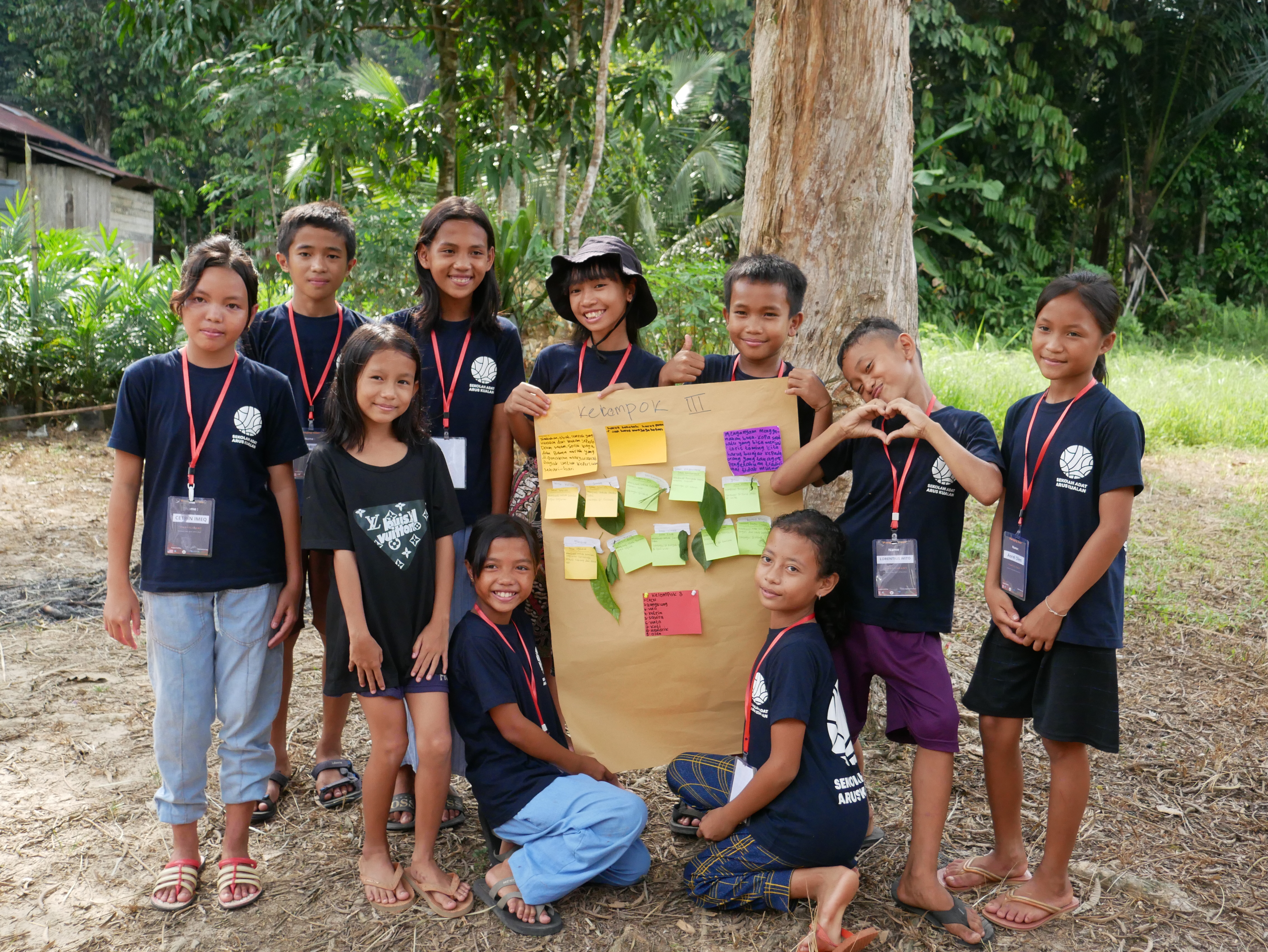 Pelajar di Sekolah Desa Arus Kualan.